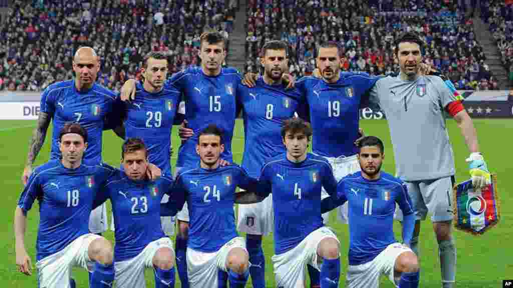 L'équipe italienne avant le match entre l'Italie et la Suède, le 13 novembre 2017.