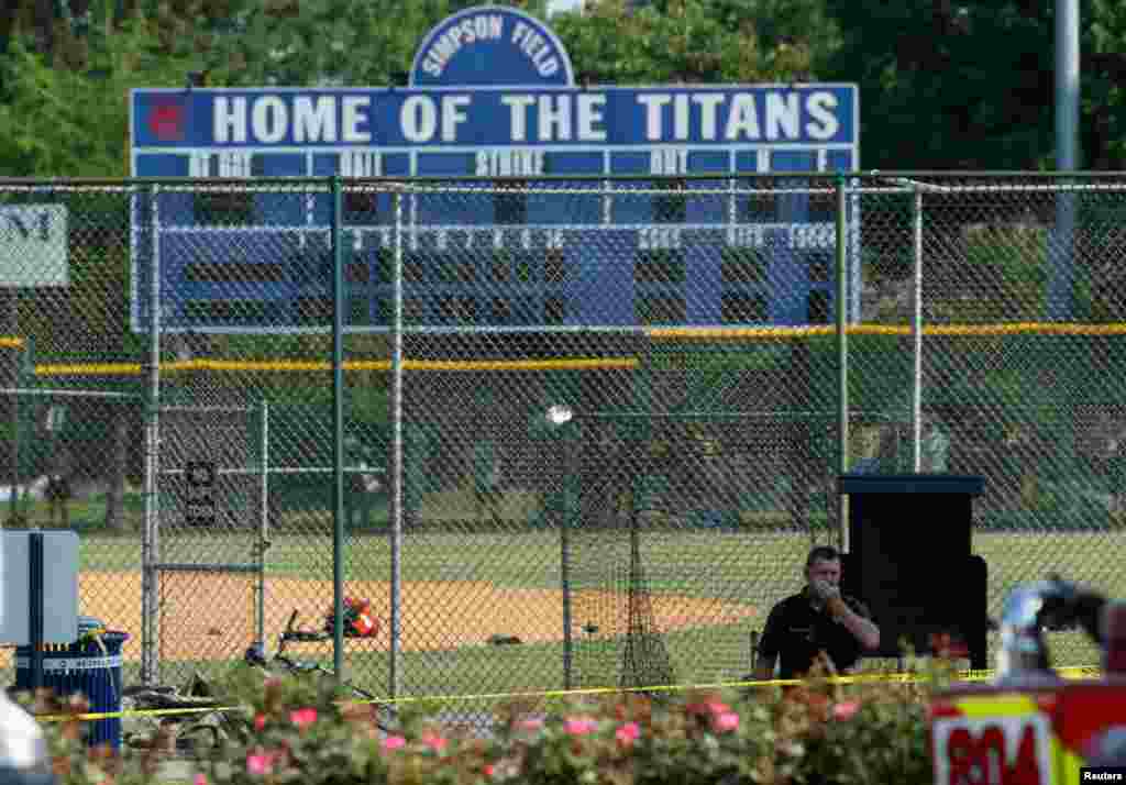Police investigate a shooting scene after a gunman opened fire on Republican members of Congress during a baseball practice near Washington in Alexandria, Virginia, 14, 2017.
