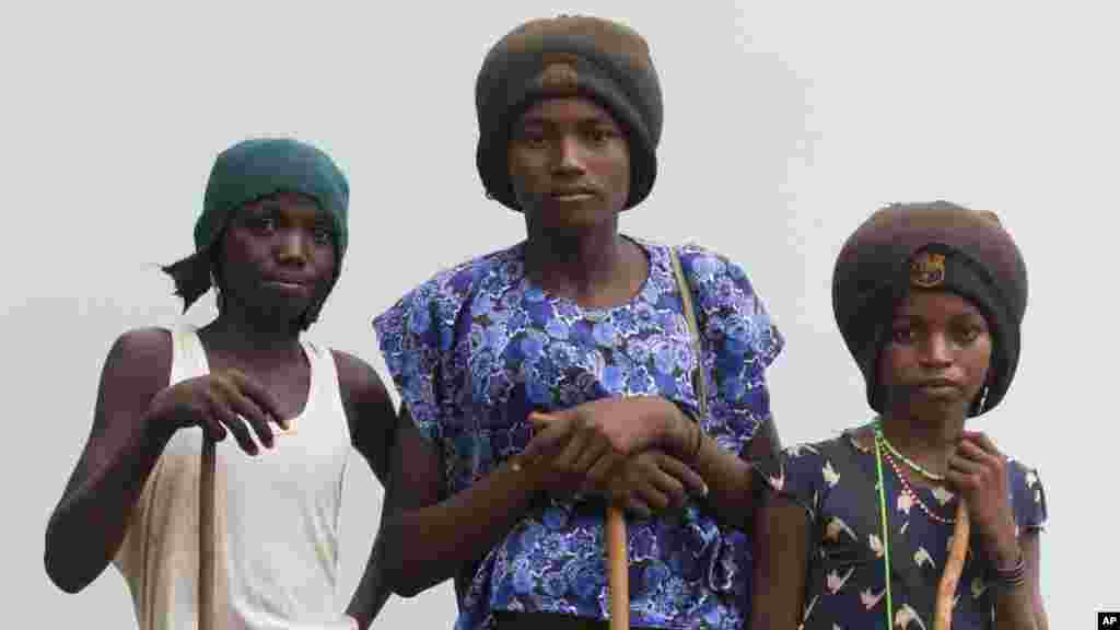 Fulani makiyaya da mata sun halarci wasan sukuwa a garin Bida Jihar Neja ranar 23 watan Yuni 2013.