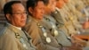 Perdana Menteri Myanmar Letnan Jenderal Soe Win (kiri) saat upacara Peringatan Hari Angkatan Bersenjata ke-60 di Ibu Kota Myanmar, Yangon, 27 Maret 2005. (Foto: REUTERS/Adrees Latif)