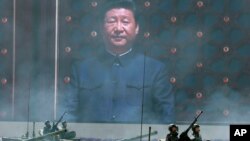習近平的巨幅照片出現在北京紀念中國人民抗日戰爭暨世界反法西斯戰爭勝利70週年大會上