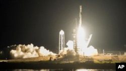 Запуск ракеты Falcon 9 со стартовой площадки 39А на мысе Канаверал, 26 февраля 2025