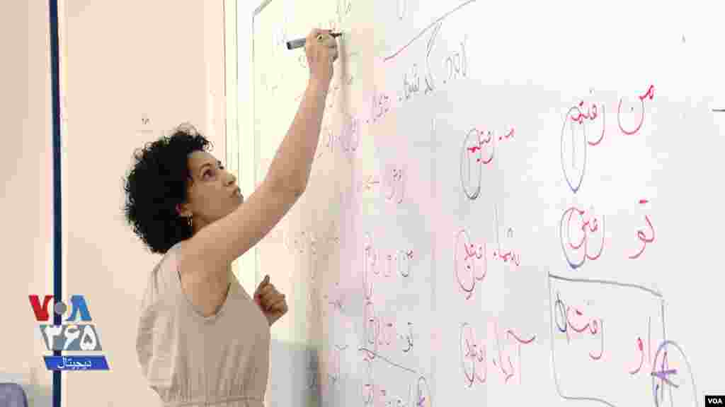 حنا جهان‌فروز، یک آموزگار زبان فارسی، امیدوار است شاگردانش مردم ایران را دوستان خود بدانند.
