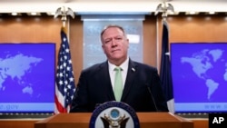 El secretario de Estado Mike Pompeo pospuso su visita a Ucrania y otros países tras el ataque contra la embajada de Estados Unidos en Irak, según el Departamento de Estado. 
