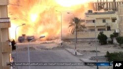 Photo d’une explosion lors d’une attaque islamiste contre la police à el-Arish, dans le nord du Sinaï, Egypte, 11 janvier 2017.