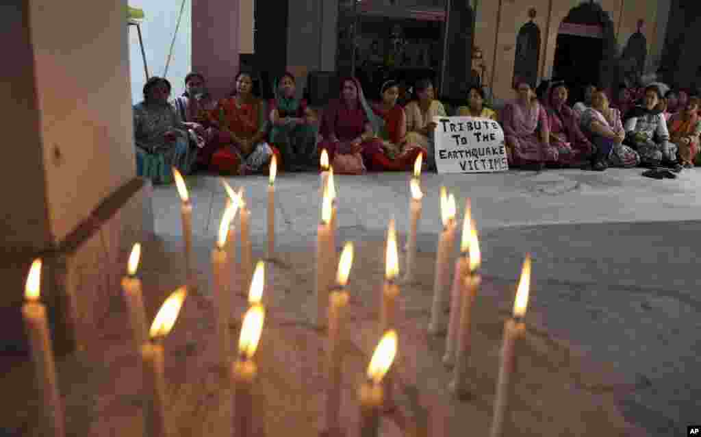 Indian women offer prayers for victims of Nepal's earthquake, at a temple in Gorkha Nagar in Jammu, India.