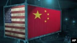 一个集装箱两侧的美中国旗