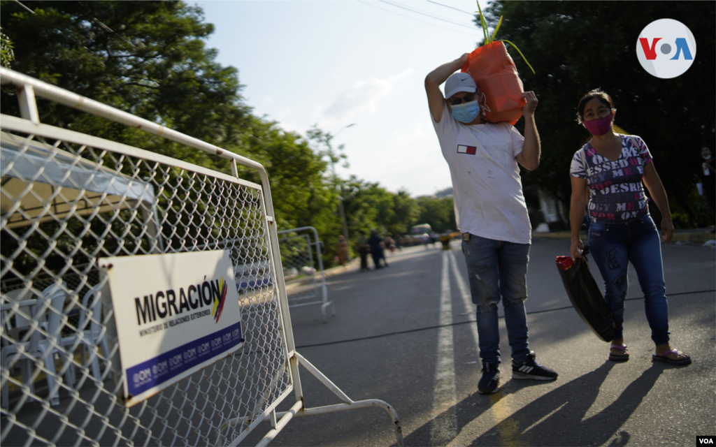 Las autoridades venezolanas solo permiten ingresar a su país medicamentos y alimentos.