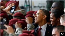Iraque: Obama formaliza retirada com homenagem a soldados americanos