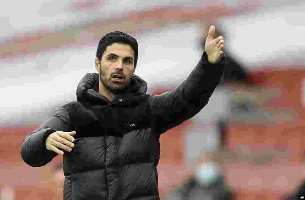Mikel Arteta, Arsenal - Manager Manajan Arsenal Mikel Arteta ya kamu da cutar COVID-19 a ranar 12 ga Maris, a cewar wata sanarwa a shafin intanet na kulob din. Ya samu lafiya, sannan ya dawo aiki tare da kungiyar ta Premier.