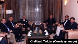 خلیلزاد د افغانستان د مختلفو قشرونو سره لیدنه د پنجشنبې په ورځ وکړه.