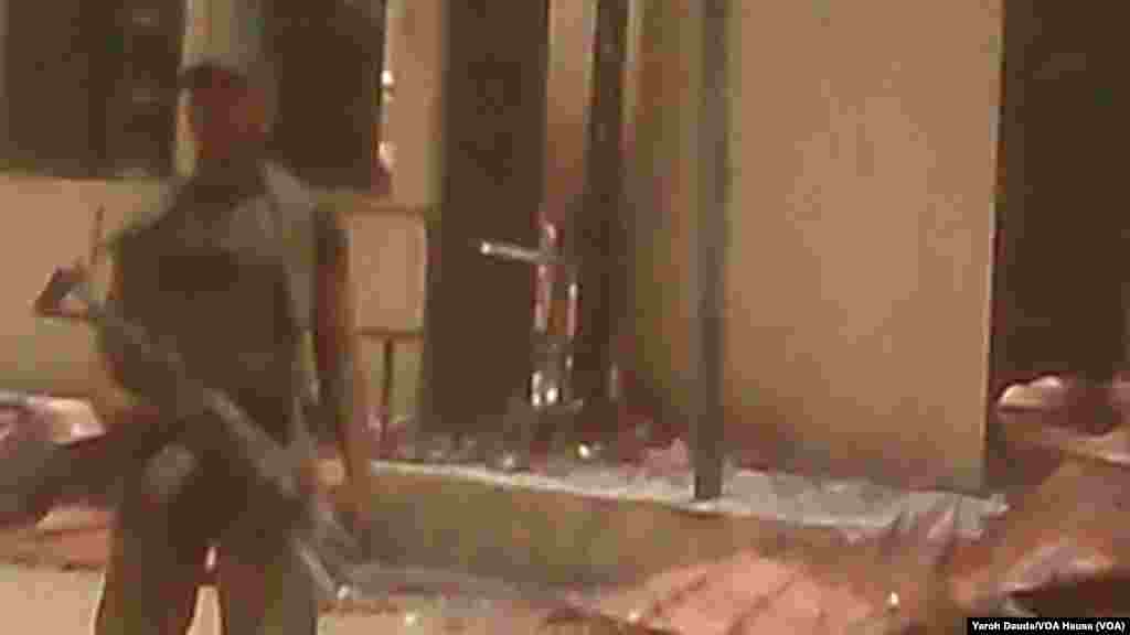 Soja mai gadi a gaban makarantar sakandare na Chibok,inda ‘yan bindiga suka sace dalibai fiye da dari biyu a Chibok,Najeriya. An dauka hoto 21 ga Afrilu 2014.