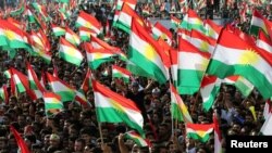 Warga Kurdi menunjukkan dukungan mereka terhadap referendum kemerdekaan yang akan berlangsung pada 25 September di Erbil, Irak, 22 September 2017.