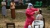 ရန်ကုန်မြို့ရှိ Quarantine စင်တာ တခုတွင် ကိုဗစ်ရောဂါ ရှိ၊ မရှိ စစ်ဆေးပေးနေတဲ့ မြင်ကွင်း။ (အောက်တိုဘာ ၁၆၊ ၂၀၂၀)