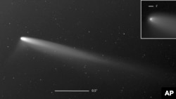 This image provided by Patrick Ditz shows two views of comet C/2023 A3 with bars added to indicate it's angular size, seen from San Pedro de Atacama, Chile, Sept. 24, 2024.