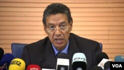 Mendagri Maroko, Taieb Cherkaoui memberikan keterangan di Rabat mengenai pemboman kafe di Marrakesh (6/5).