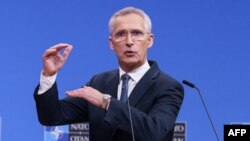 Генеральний секретар НАТО Єнс Столтенберг виступає під час пресконференції в штаб-квартирі НАТО в Брюсселі 14 червня 2024 р. (Фото^ SIMON WOHLFAHRT / AFP)