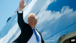 Le président Donald Trump part pour un voyage à Singapour afin de rencontrer le dirigeant nord-coréen Kim Jong Un, le 9 juin 2018.