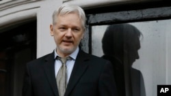 El un documento, el gobierno de Ecuador dijo que "las expresiones de Assange no representan la posición de Ecuador ante la situación española".