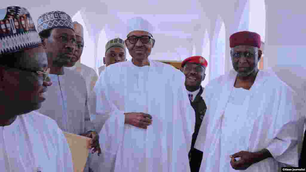 Shugaba Muhammad Buhari a fadarsa dake Abuja. Ranar Juma'a 5, ga watan Mayu shekara 2017 