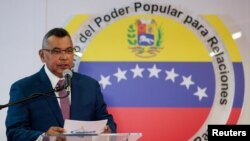 El ministro del Interior de Venezuela, Néstor Reverol, habló en una conferencia de prensa en Caracas el domingo, 5 de agosto de 2018.