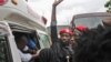 Le député Bobi Wine, qui tentait de quitter l'Ouganda pour des soins, à nouveau arrêté