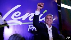 Lenin Moreno fête la fermeture des bureaux de vote à Quito, Équateur, le 19 février 2017.