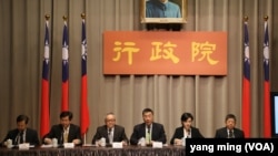 行政院記者會現場(美國之音楊明拍攝)
