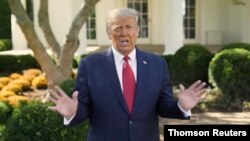 El presidente Donald Trump en su intervención grabada el miércoles, 7 de octubre de 2020, en el que actualizó a los estadounidenses sobre su estado de salud.