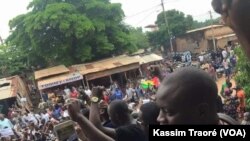 Manifestations à Bamako, Mali, le 17 août 2016. (Kassim Traoré/VOA Afrique)