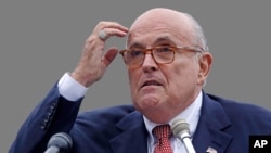 El abogado Rudy Giuliani, de 75 años, está tratando de rechazar acusaciones sobre su supuesto rol como jugador clave en el escándalo internacional que tiene al presidente Donald Trump en peligro de enfrentar un juicio político en el Congreso.