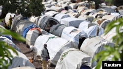 Des victimes de violence ethnique sont vues dans un camp de fortune pour personnes déplacées, à Bunia, dans la province de l'Ituri, dans l'est de la République démocratique du Congo, le 25 juin 2019.