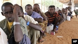 Des réfugiés nouvellement arrivés dans le camp de Dadaab, près de la frontière entre la Somalie et le Kenya, le 23 juillet 2011
