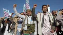 Warga Yaman melakukan unjuk rasa di Sanaa untuk mendukung pemberontak Syiah Houthi yang menguasai ibukota (23/1).