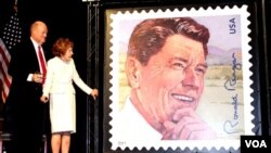 El ex presidente Ronald Reagan ha sido honrado también con un sello postal que recuerda su memoria.