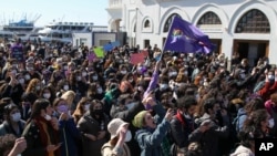 Demonstranti u Istanbulu protestuju protiv povlačenja Turske iz Istanbulske deklaracije Mart 27, 2021 