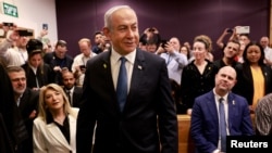 Benjamin Netanyahu s'est présenté à la barre et a répondu aux accusations et aux témoignages le visant, notamment d'anciens proches collaborateurs.