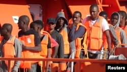 Des migrants dans le port de Malaga, Espagne, le 23 septembre 2018