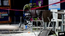 Esta fotografía difundida por el Gobierno Regional de La Libertad muestra los daños ocasionados por el derrumbe del techo de un centro comercial en Trujillo, Perú, el 22 de febrero de 2025.
