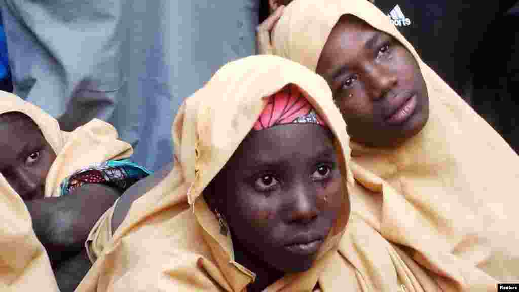 Wadansu daka cikin 'yan matan Dapchi da aka saki a kauyen Jumbam a jihar Yobe.