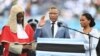 Duma Boko a loué la "stature d'homme d'Etat" de Mokgweetsi Masisi, son prédécesseur à la présidence, présent à la cérémonie d'investiture.