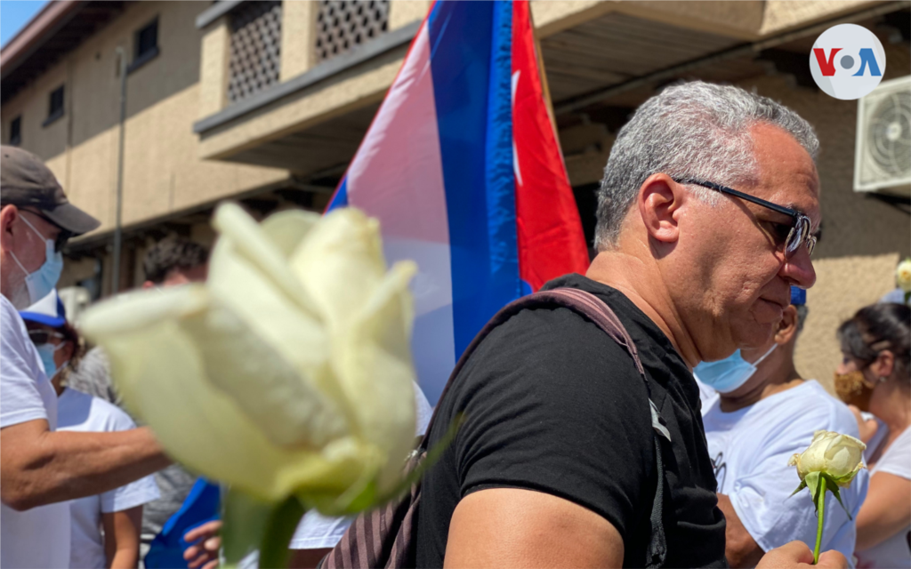 Miembros de la comunidad cubana protestan desde San Juan, Costa Rica. Noviembre 15 de 2021. Foto: Armando Gómez