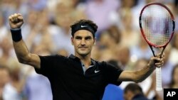 Roger Federer celebra su triunfo sobre el español Roberto Bautista Agut.