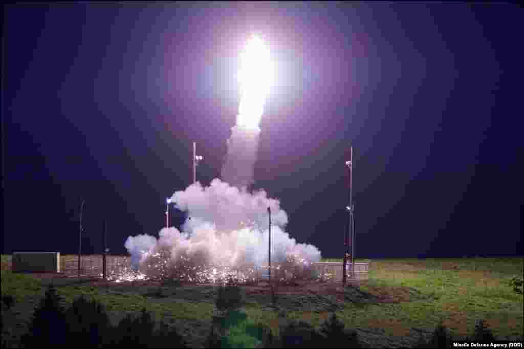 2017年7月11日,在阿拉斯加州科迪亚克市的太平洋太空港联合设施(Pacific Spaceport Complex),萨德反导弹系统发射拦截导弹,后来成功击落了一枚模拟的入侵导弹。此举加强了对于朝鲜导弹的防御能力。朝鲜最近试射的洲际弹道导弹可以打到美国。 美国导弹防御局说,7月11日的成功拦截是14次试验中取得的第14次成功。