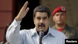 El presidente Nicolás Maduro decretó los viernes de abril y mayo como no laborables para ahorrar energía.