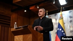El fiscal general de Venezuela Tarek Saab habla en una conferencia de prensa sobre la expansión de la investigación de funcionarios corruptos de PDVSA en Caracas, el 5 de abril de 2023.