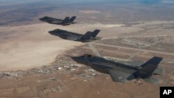 El tuit de Trump sobre los F-35 hizo que las acciones de Lockheed cayeran al cerrar el mercado y subieran las de Boeing.