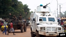 La police onusienne dans le quartier Combattant de Bangui, 14 septembre, 2015.
