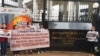 Tuntut Keadilan Bagi Adelina, Aktivis Buruh Demo Depan Kedutaan Malaysia