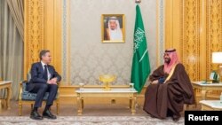 Reunión del secretario de Estado, Antony Blinken con el príncipe de Arabia Saudita Mohammed bin Salman, in Riyadh, el 5 de febrero de 2024.